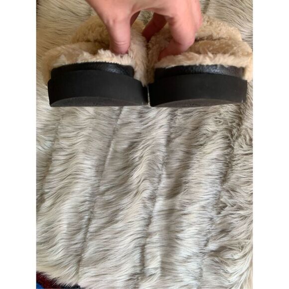 UGG Fuzz Sugar Slide Sandal in Natural / Black Size US 9 - Picture 9 of 11